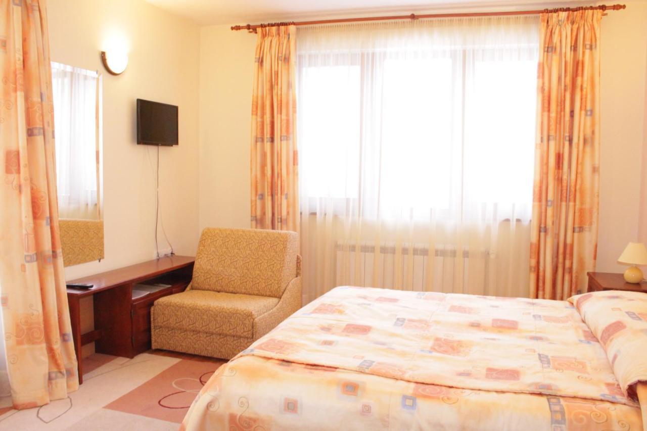 Kris Guest House Devin Habitación foto