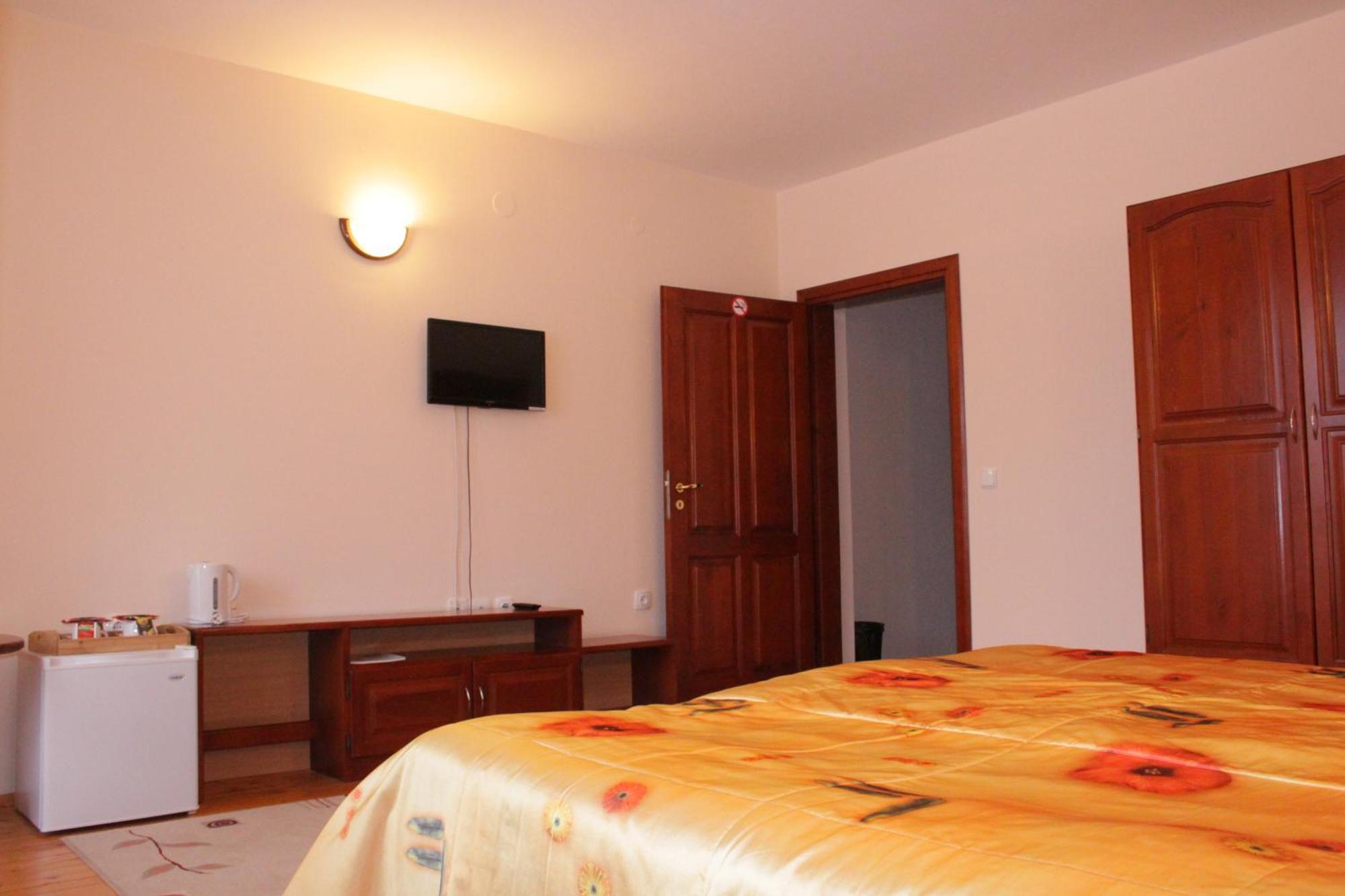 Kris Guest House Devin Habitación foto
