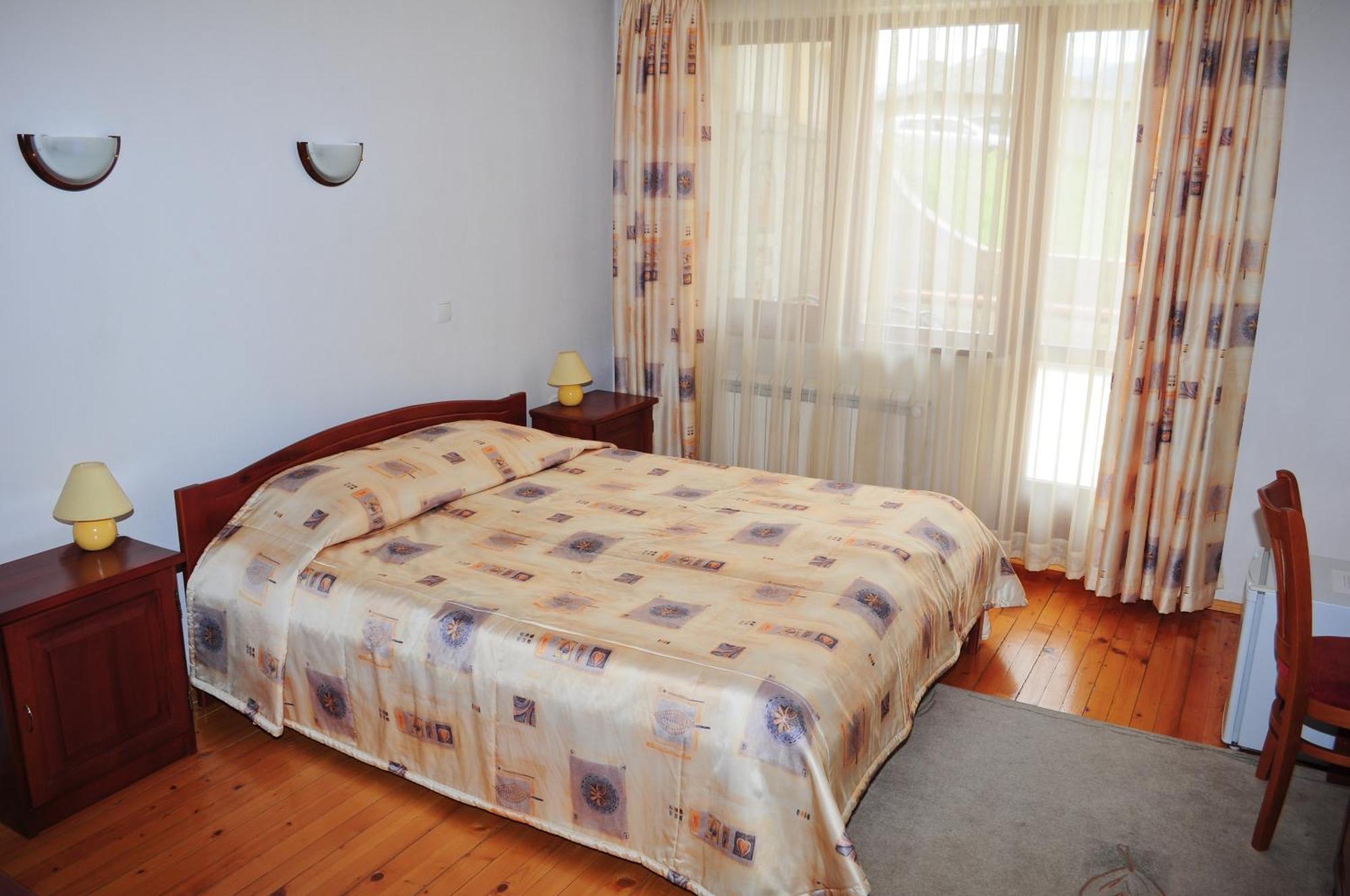 Kris Guest House Devin Habitación foto
