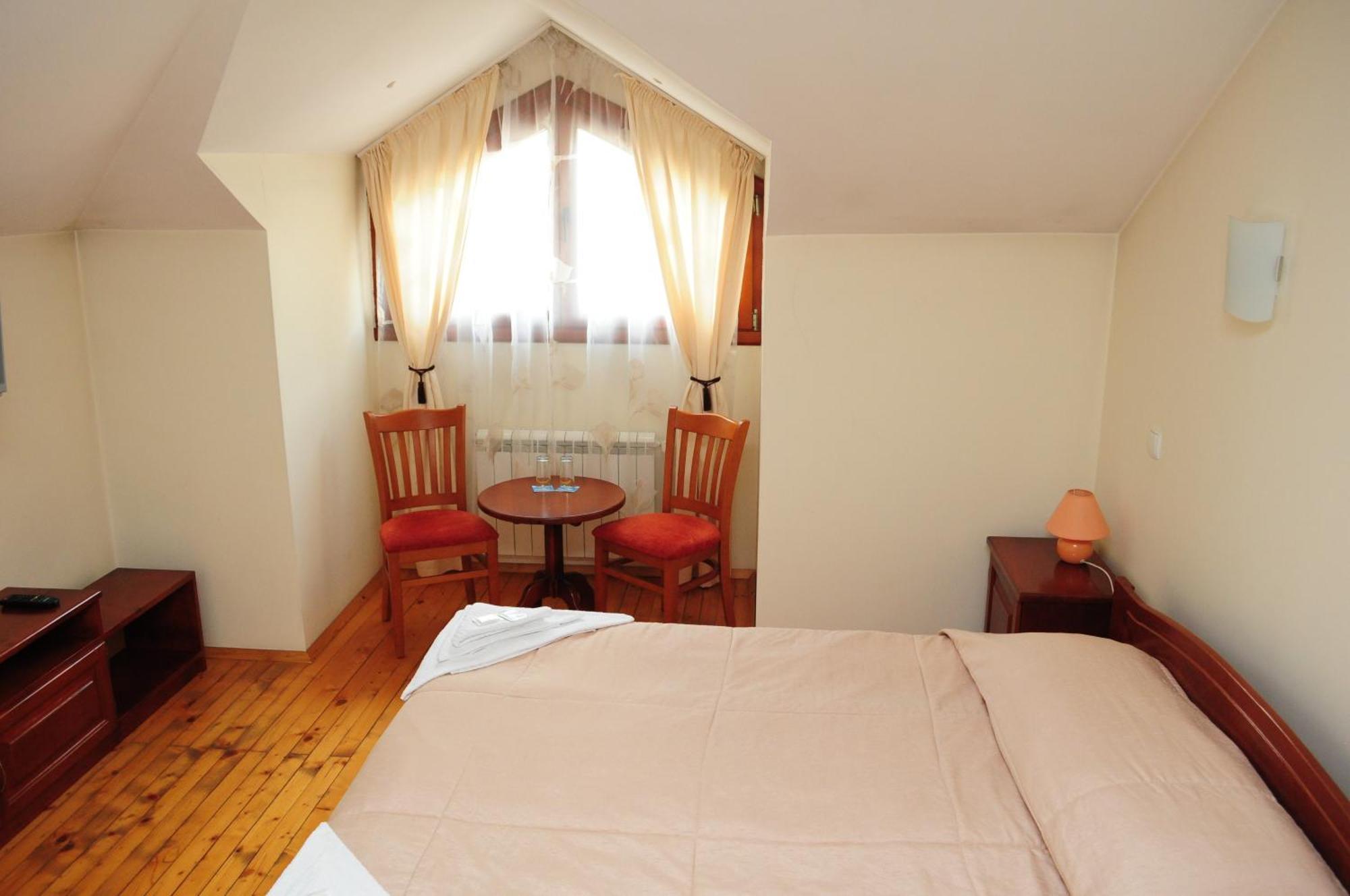 Kris Guest House Devin Habitación foto